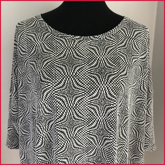 LuLaRoe Tops - LULAROE Irma Black/White Tunic